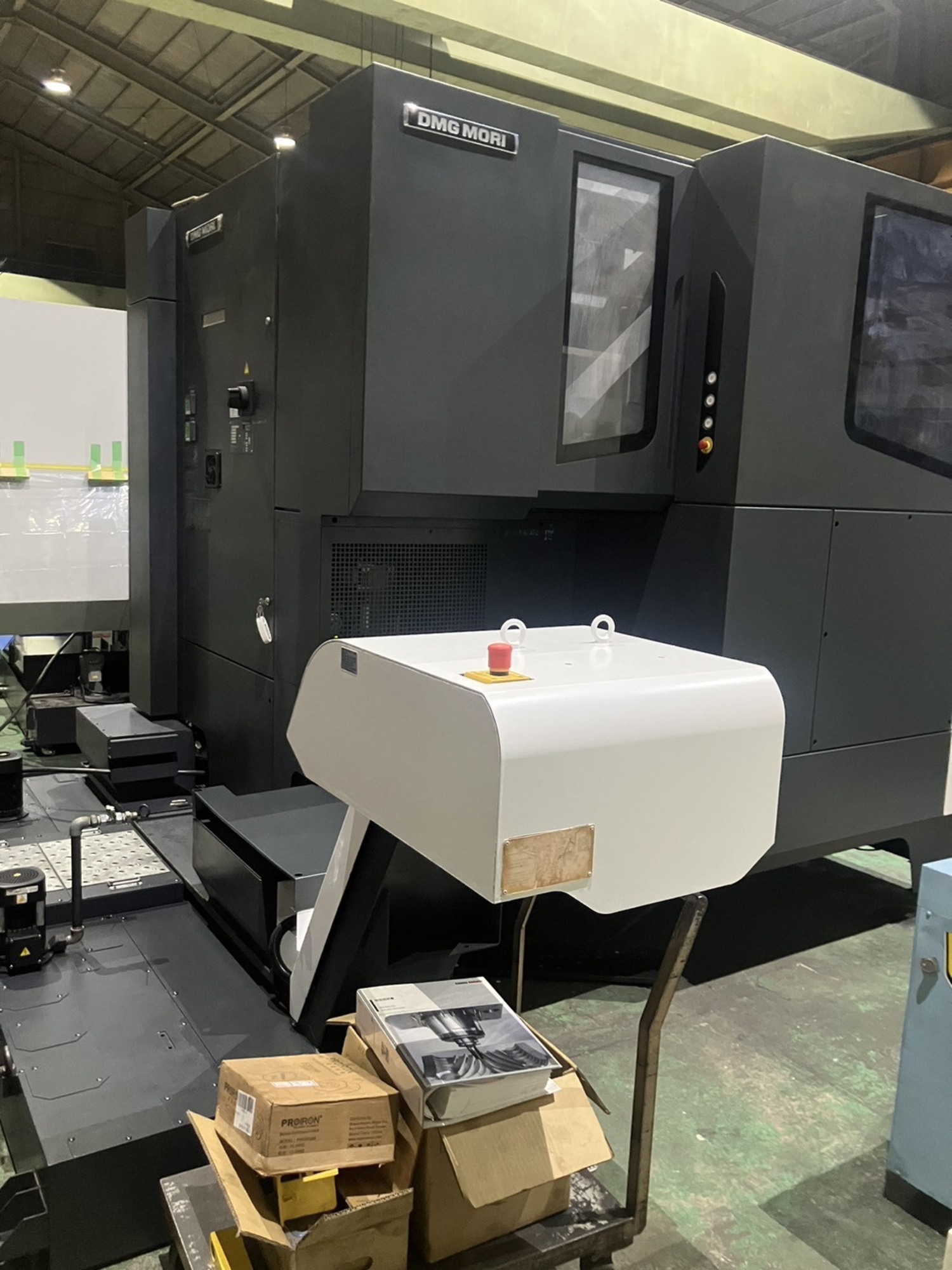 DMG MORI NVX5100/50 Photo 7