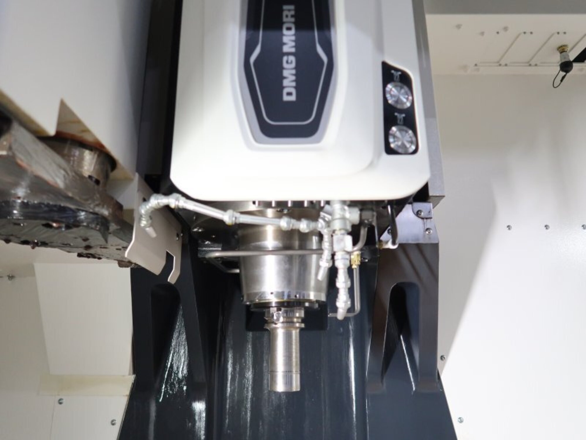 DMG MORI CMX1100V Photo 3