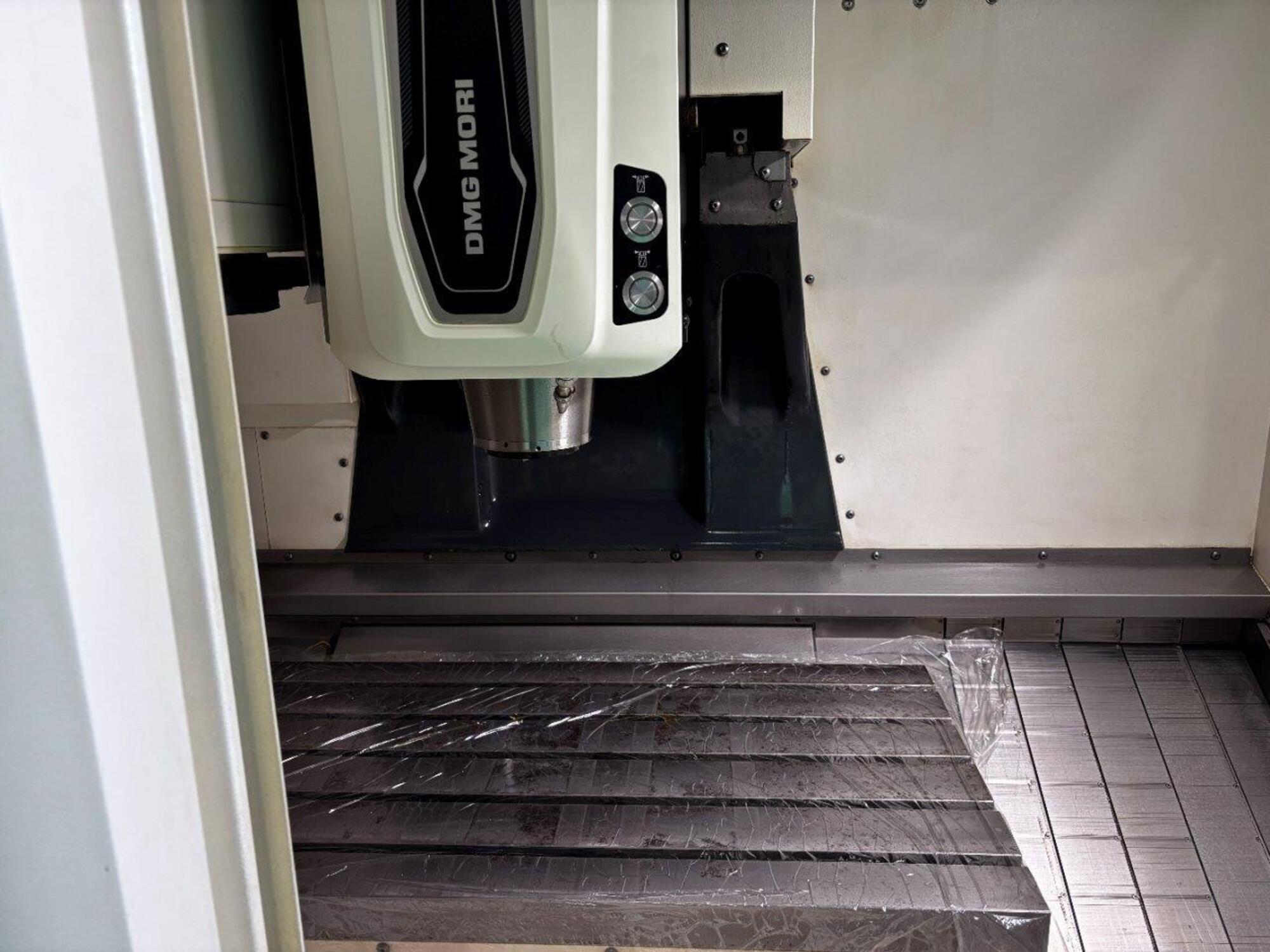 DMG MORI CMX800V Photo 4