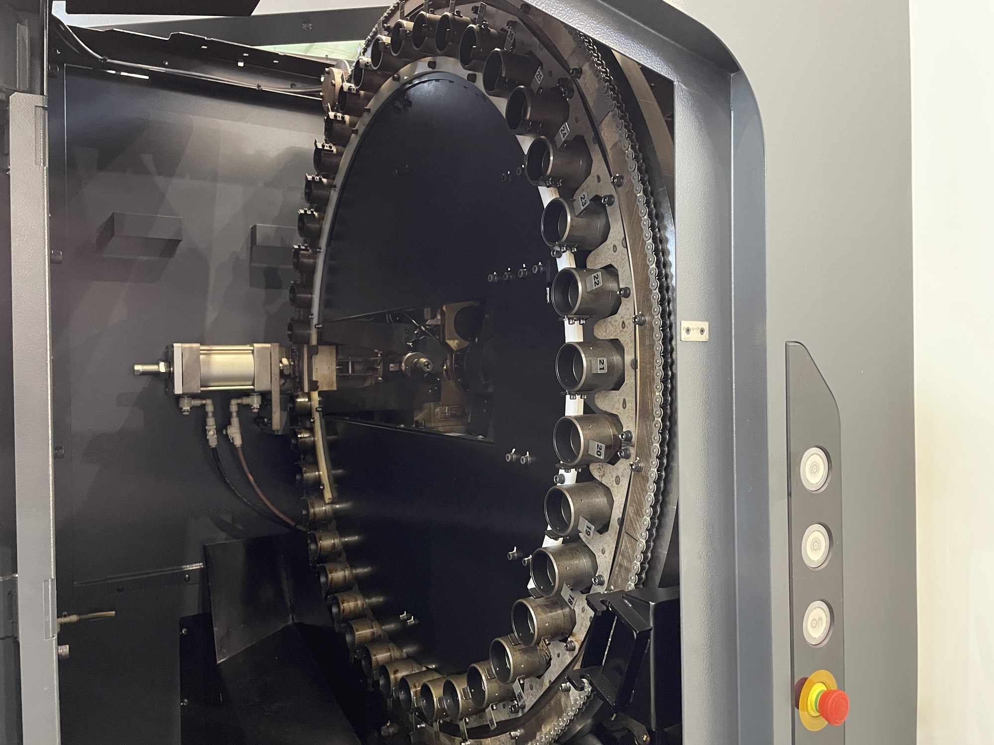 DMG MORI NHX4000 Photo 5